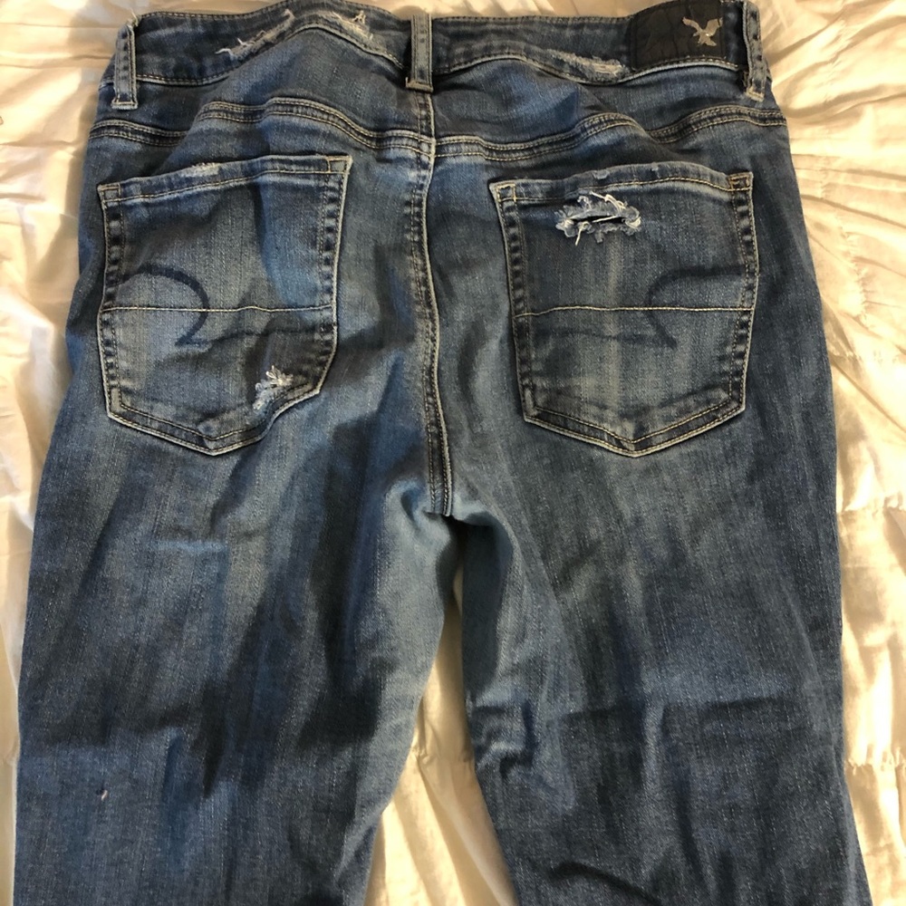 Size 9, medium wash ripped American Eagle jeans!!